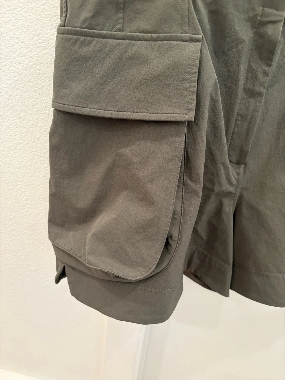 Lululemon Relaxed-Fit Super-High-Rise Cargo short